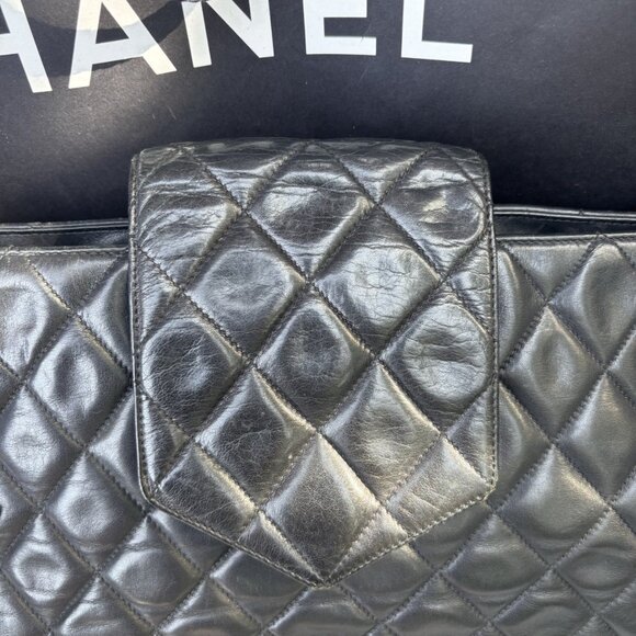 Authentic CHANEL 24k black quilted lambskin charm bag vintage circa 1989 - Picture 2 of 12